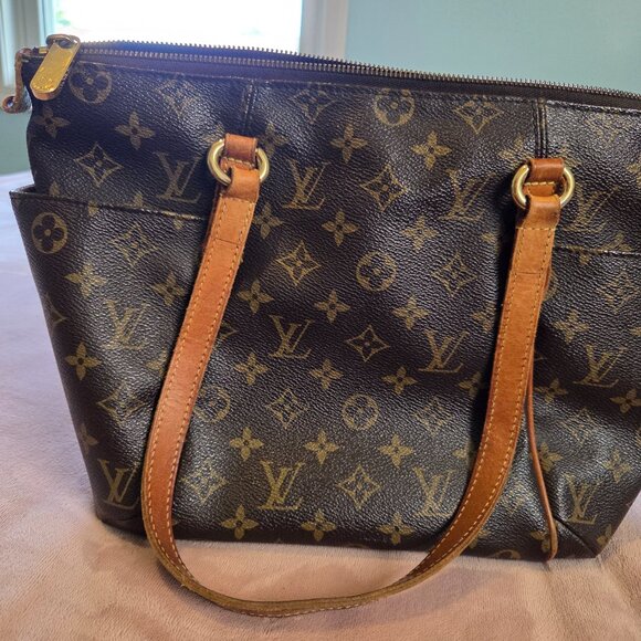 Louis Vuitton - Picture 4 of 4